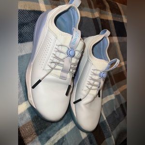 Clove Women’s Classic Grey Matter Shoes